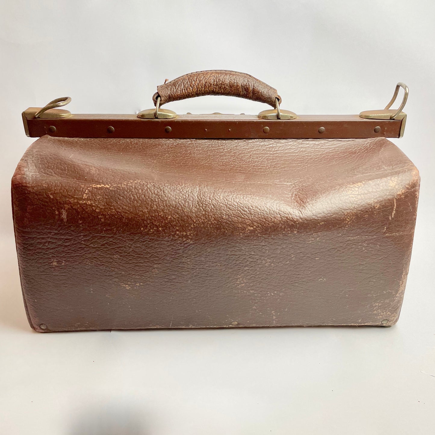 Large vintage leather Gladstone bag in VGC