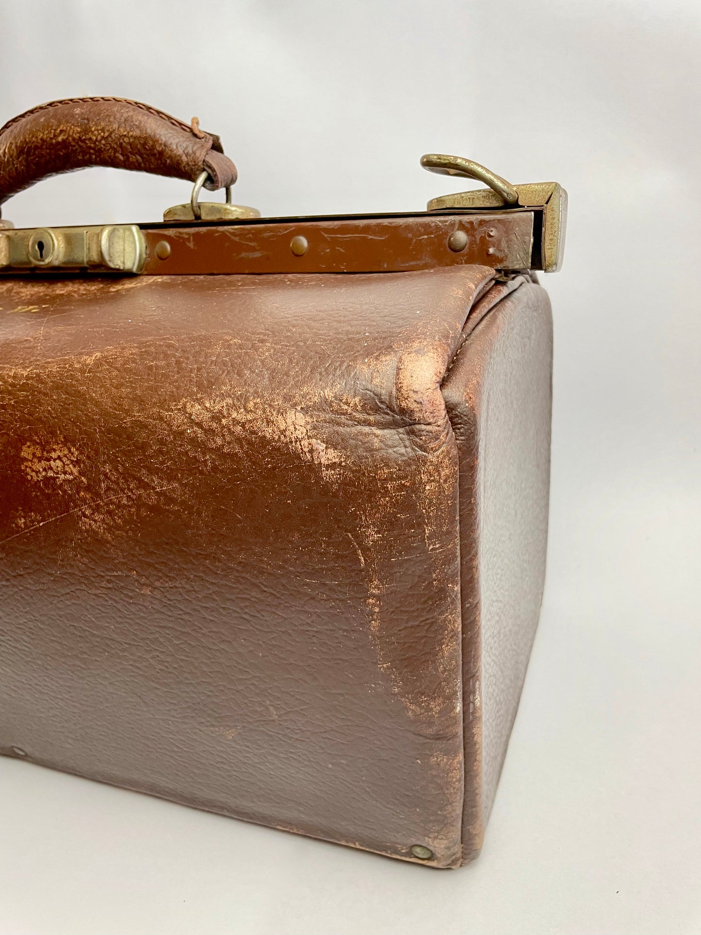 Large vintage leather Gladstone bag in VGC