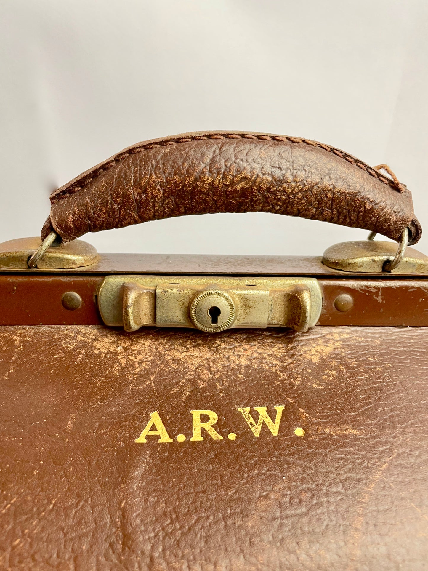 Large vintage leather Gladstone bag in VGC