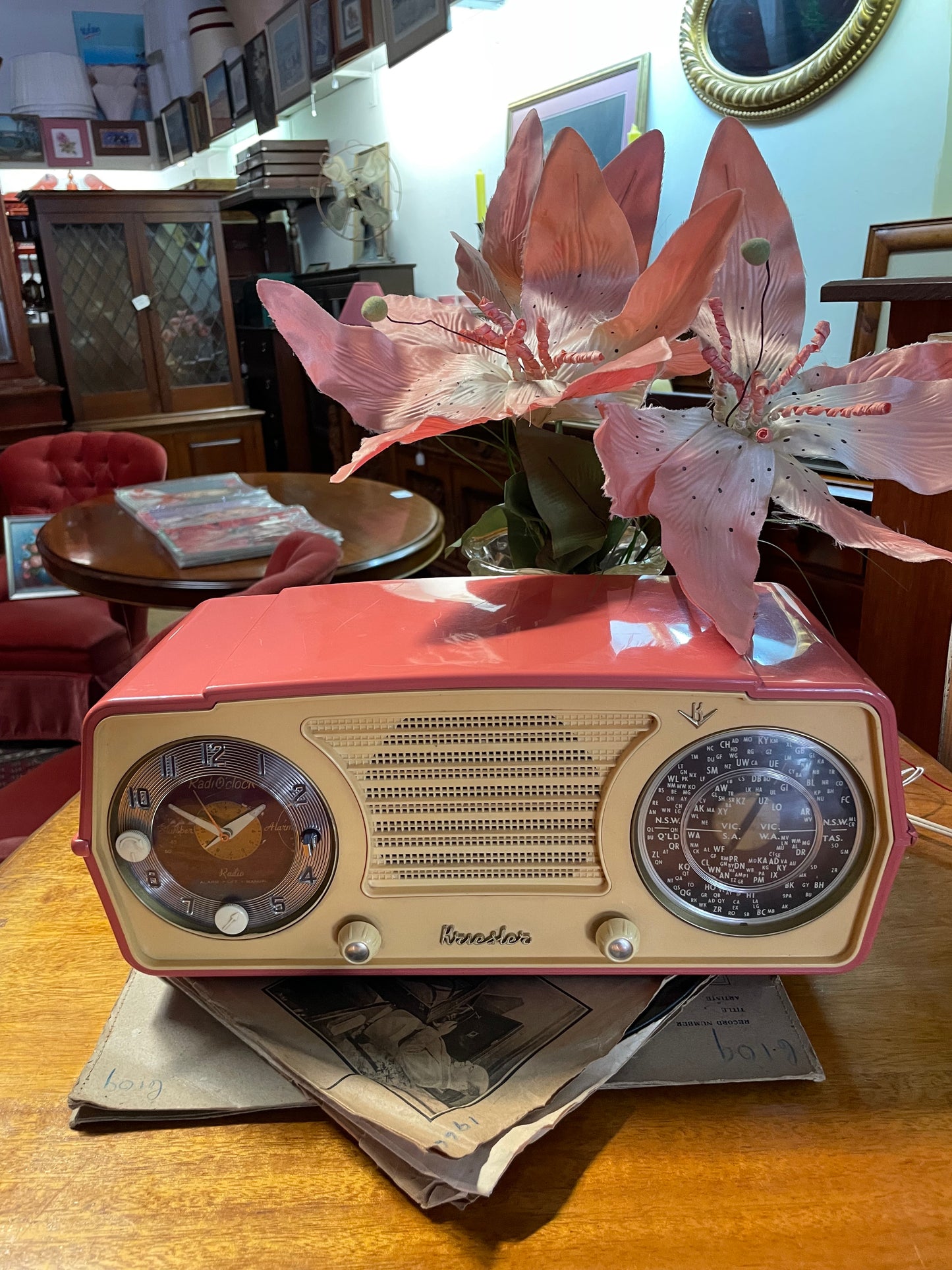 Pink Kreisler Panoramic Automatic 11-49 Radio & Clock