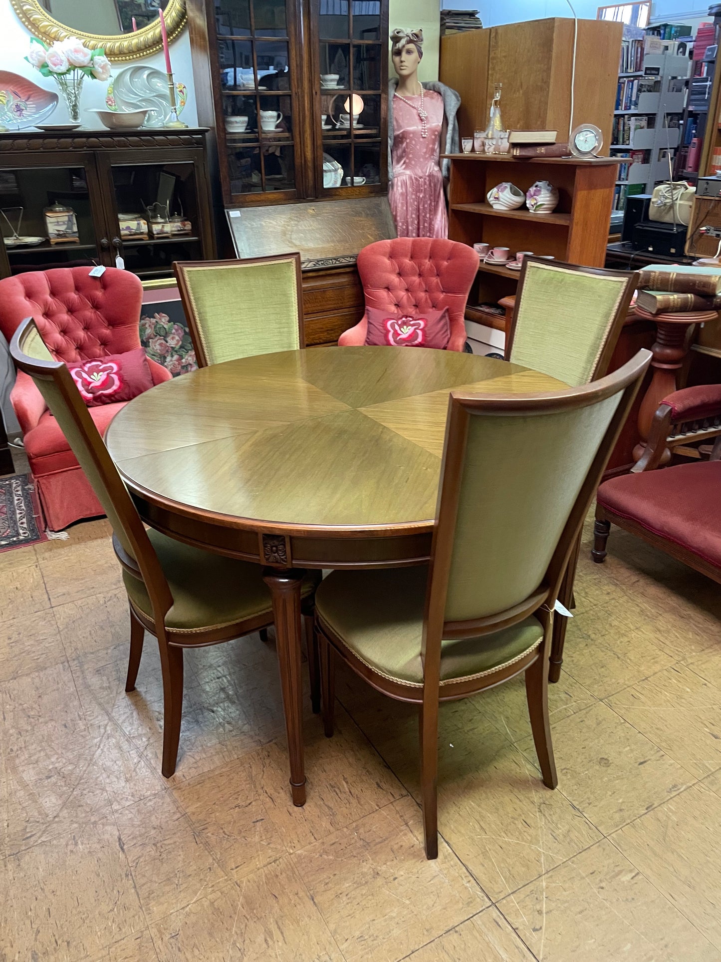 Vintage five-piece dining suite with an extendable table