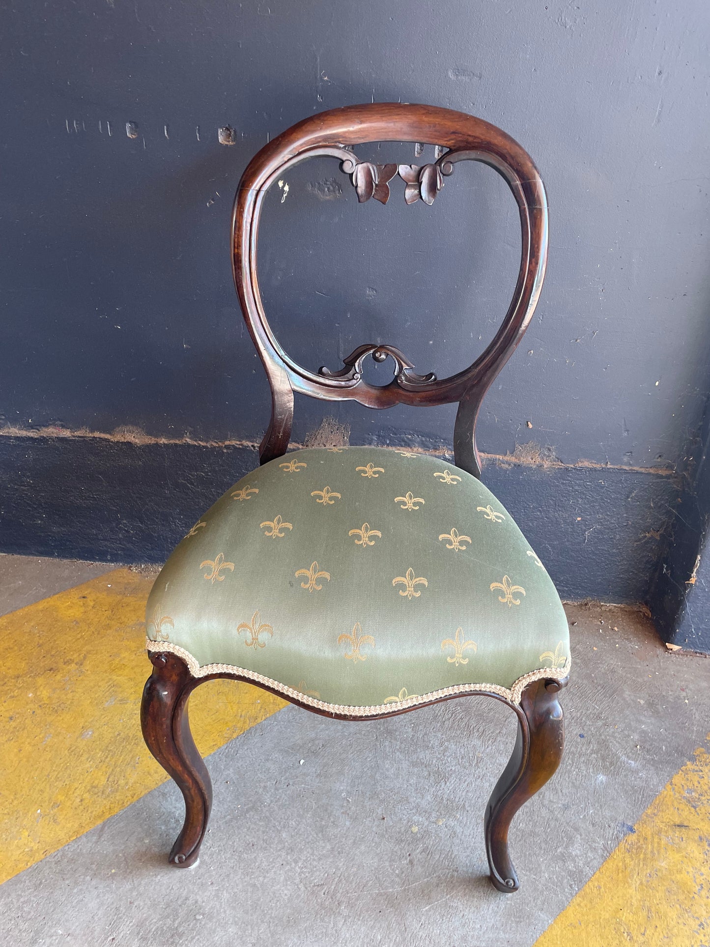Victorian Rosewood Balloon Back dining chair