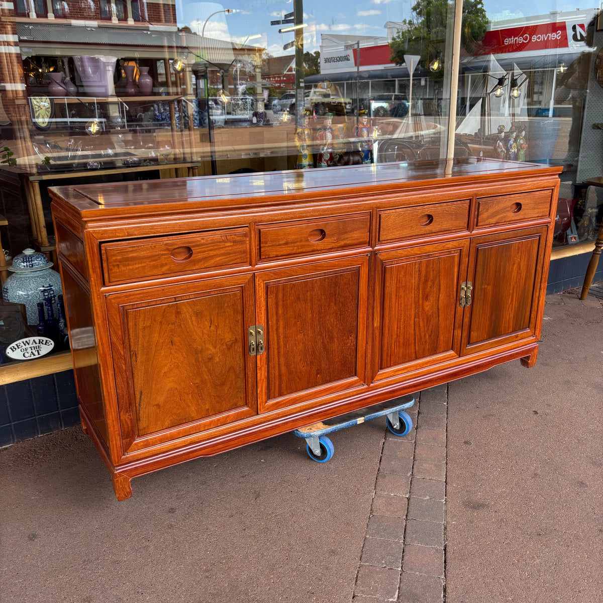Chinese-Style Rosewood Sideboard with Four Doors and Four Drawers