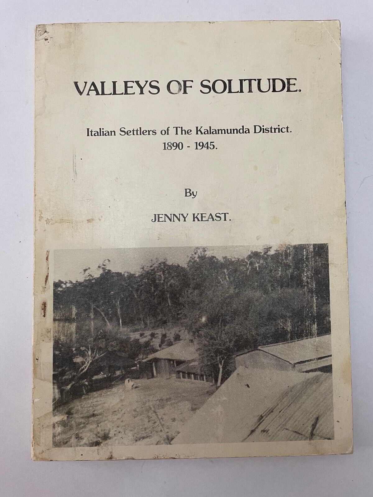Valleys of Solitude: Italian Settlers of the Kalamunda District by Jenny Keast