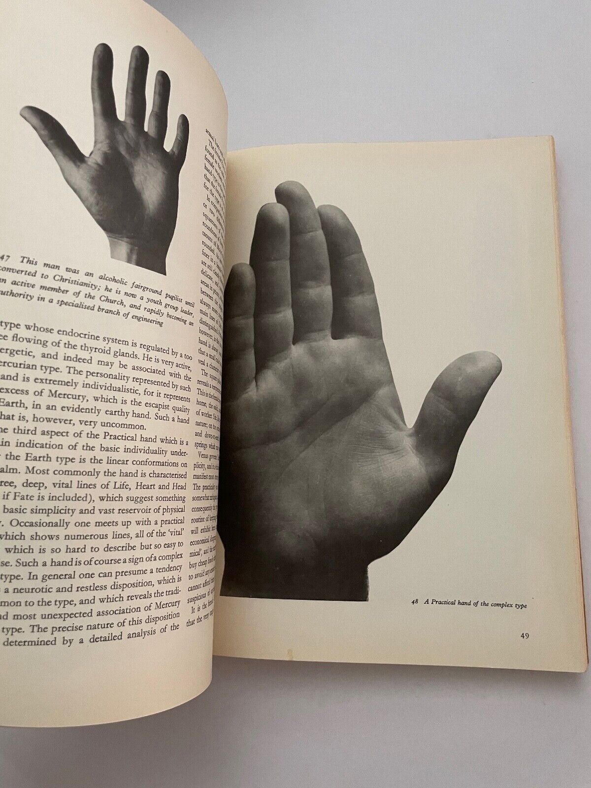 Book of the Hand an Illustrated History by Gettings, Fred