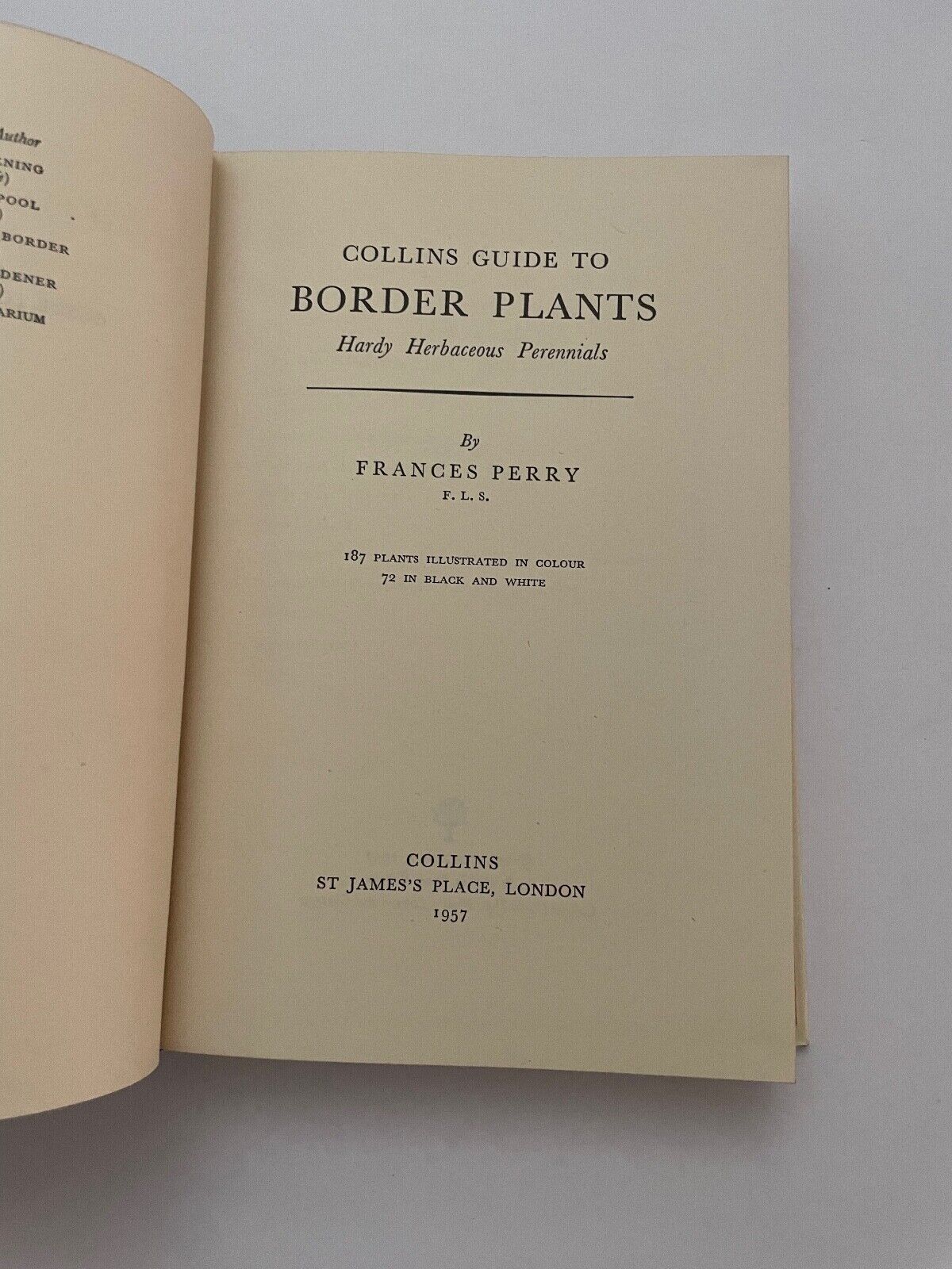 Collins Guide to Border Plants: Hardy Herbaceous Perennials by Frances Perry