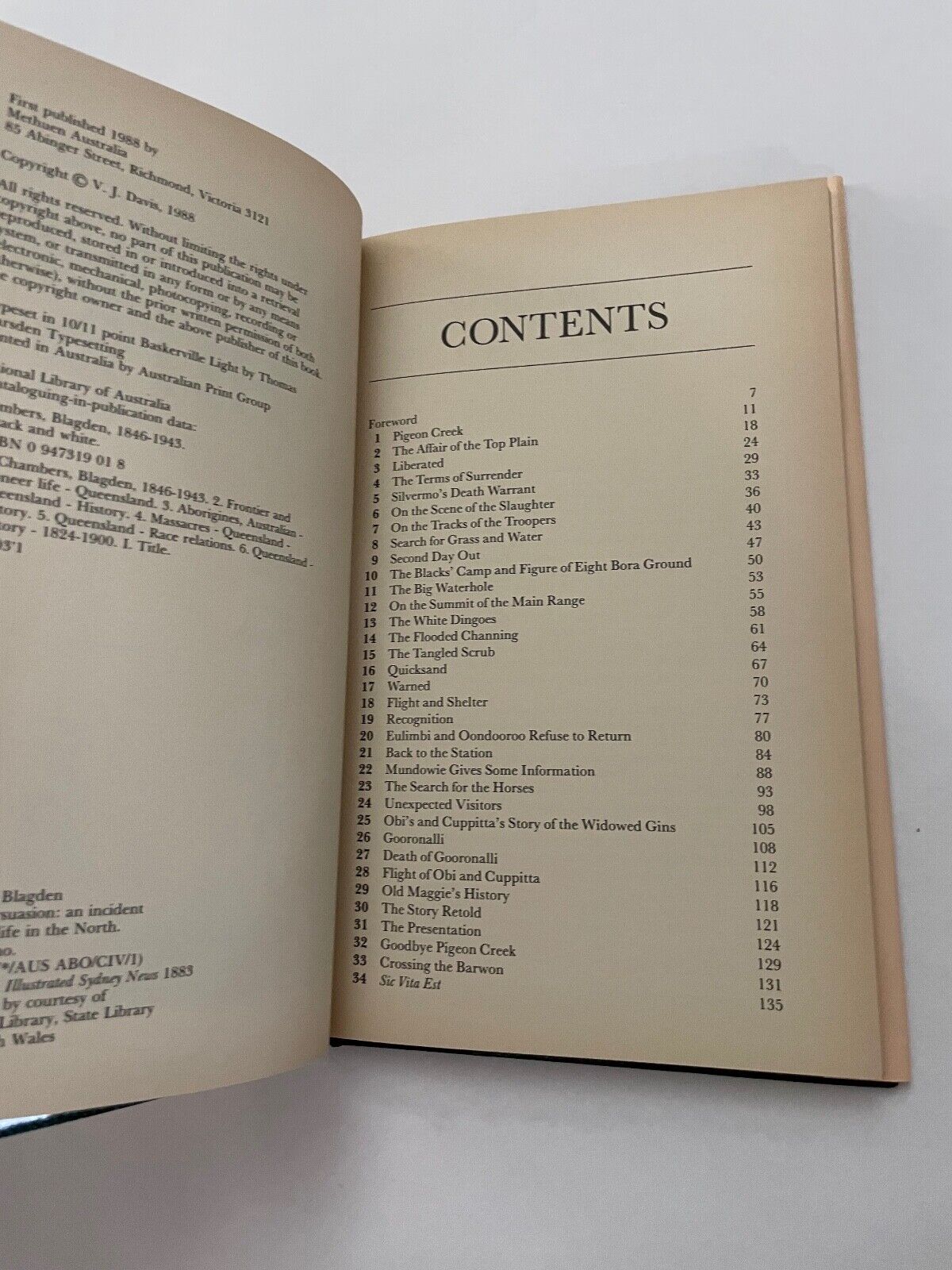 Black and white by Chambers, Blagden 9780947319014