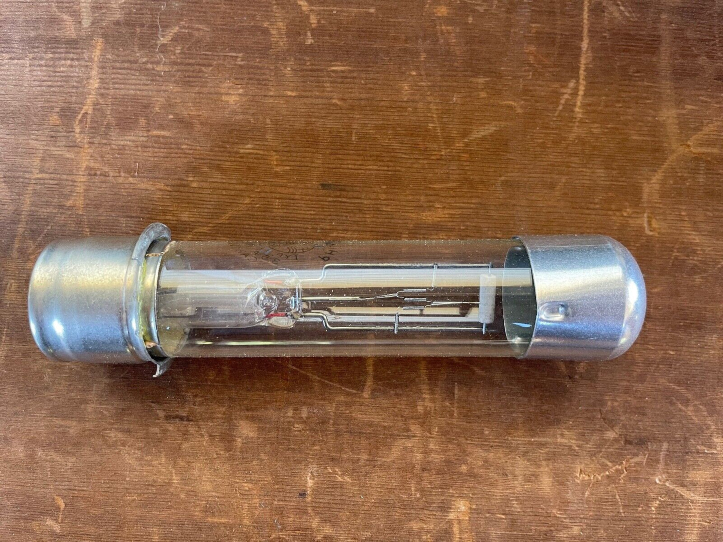 PHILIPS PROJECTOR LAMP 3.5V 100W P28 TYP.7213C/05 CAP DOWN MADE IN HOLLAND