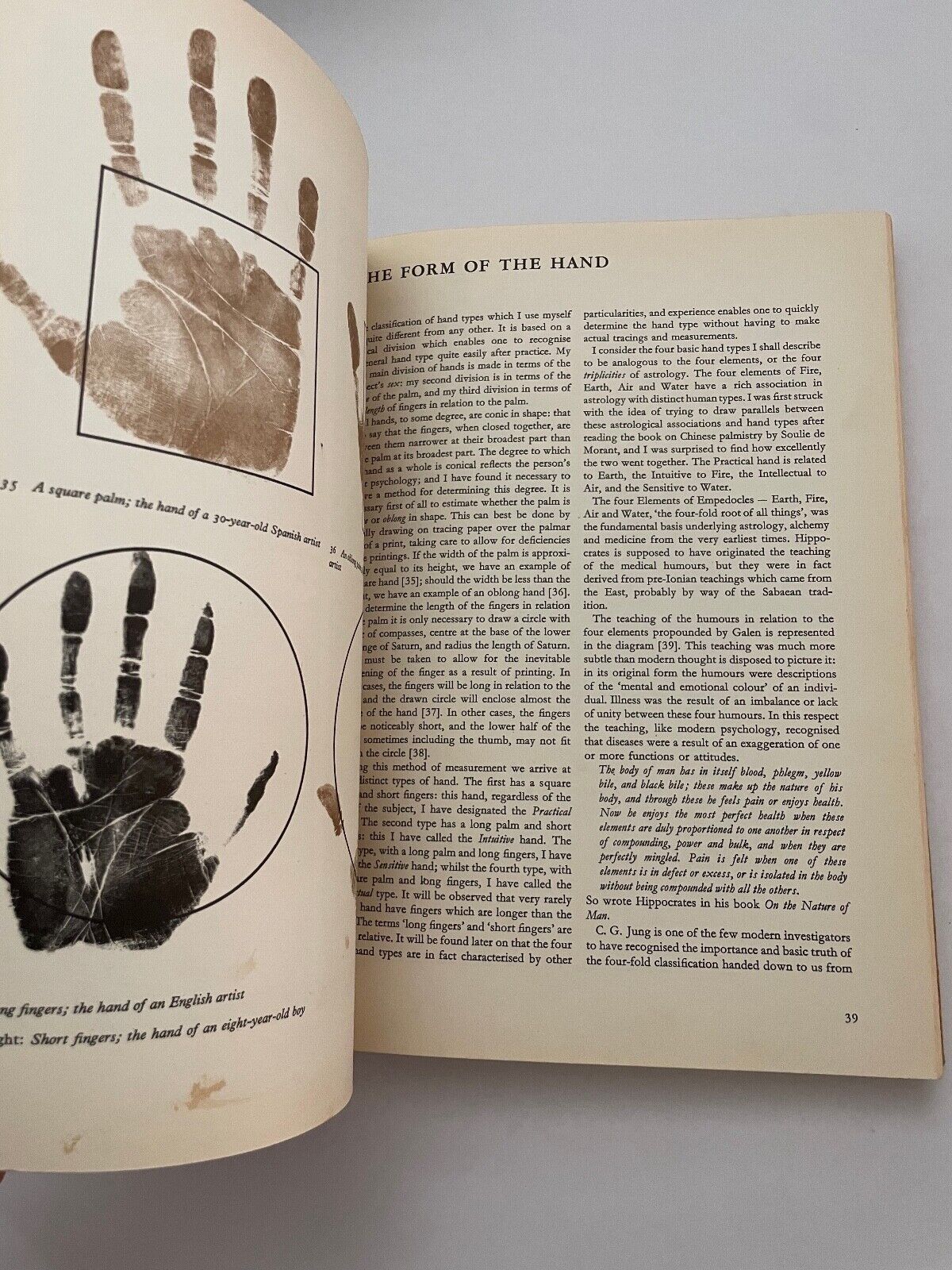 Book of the Hand an Illustrated History by Gettings, Fred