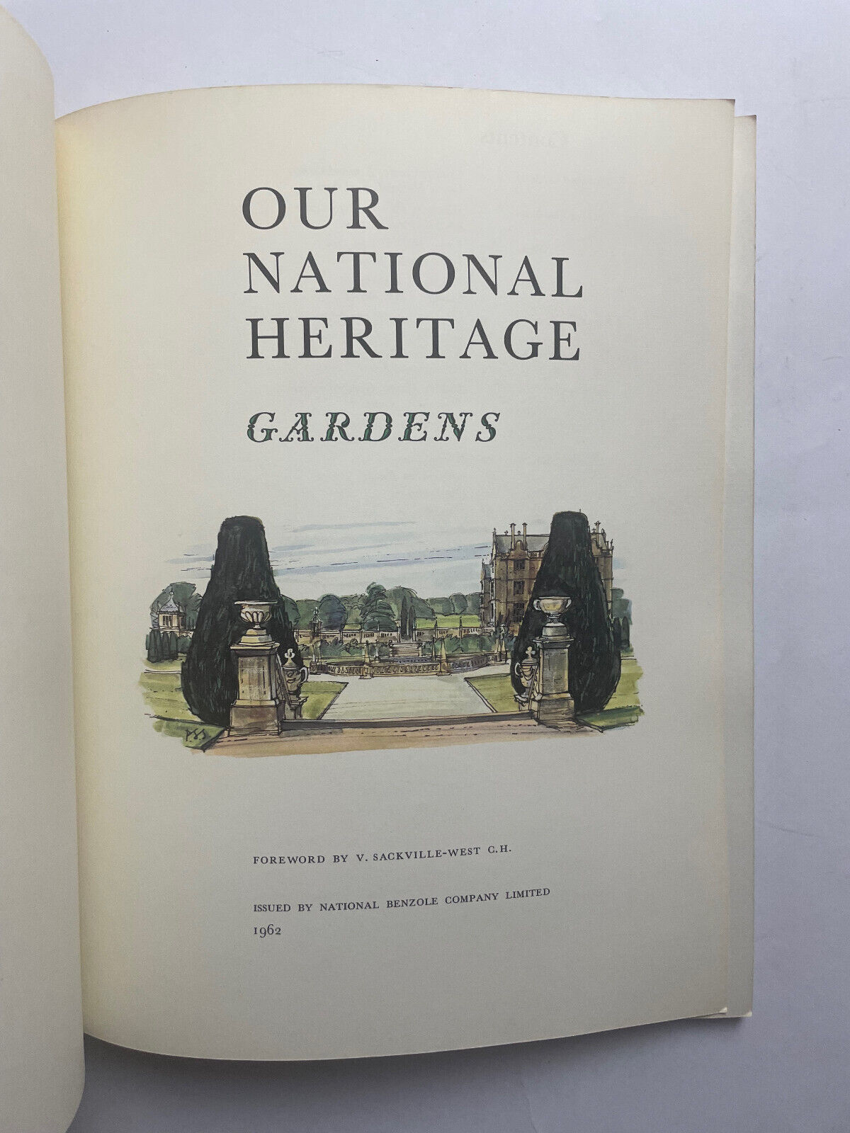Our national heritage gardens. Hatt, Ella. Foreword by Vita Sackville-West