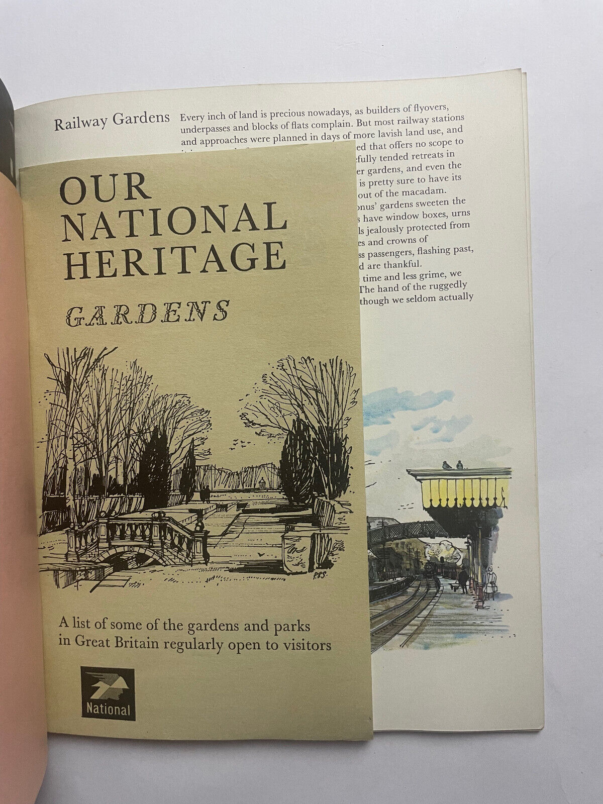 Our national heritage gardens. Hatt, Ella. Foreword by Vita Sackville-West