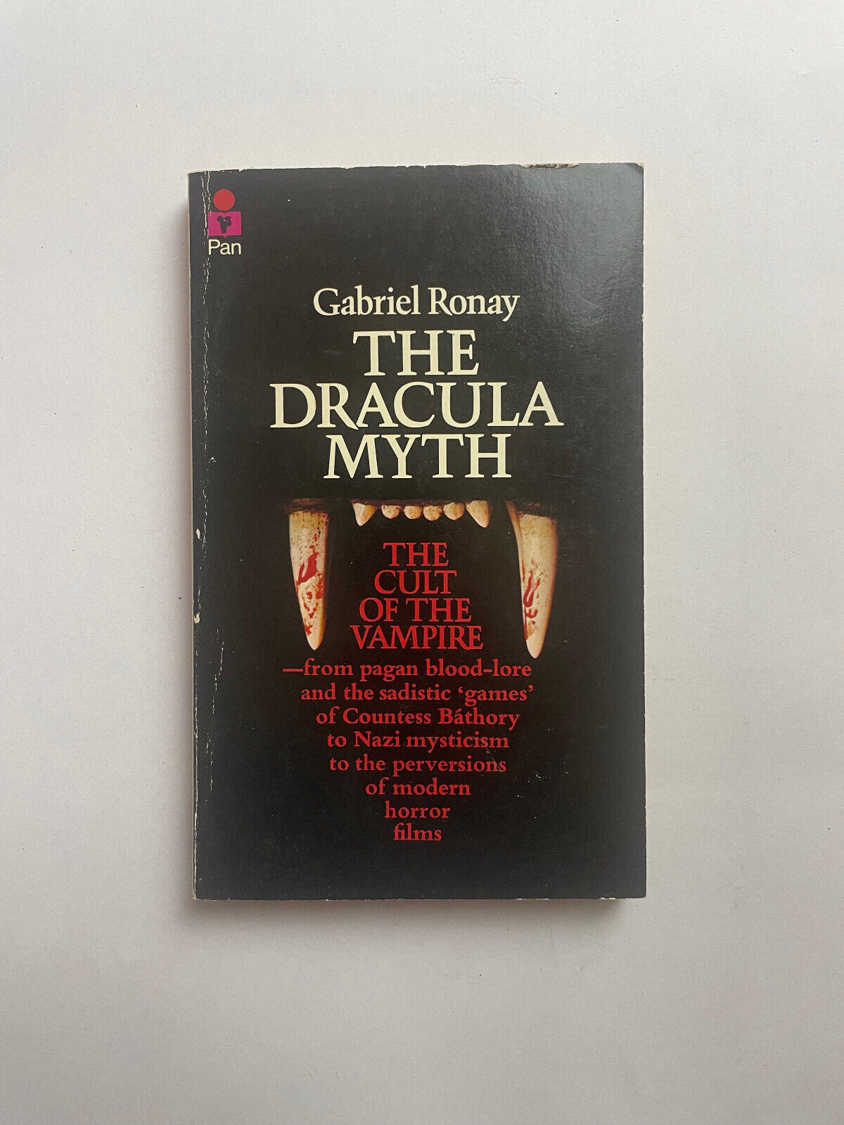 The Dracula Myth: The Cult of the Vampire Ronay, Gabriel Pan Books