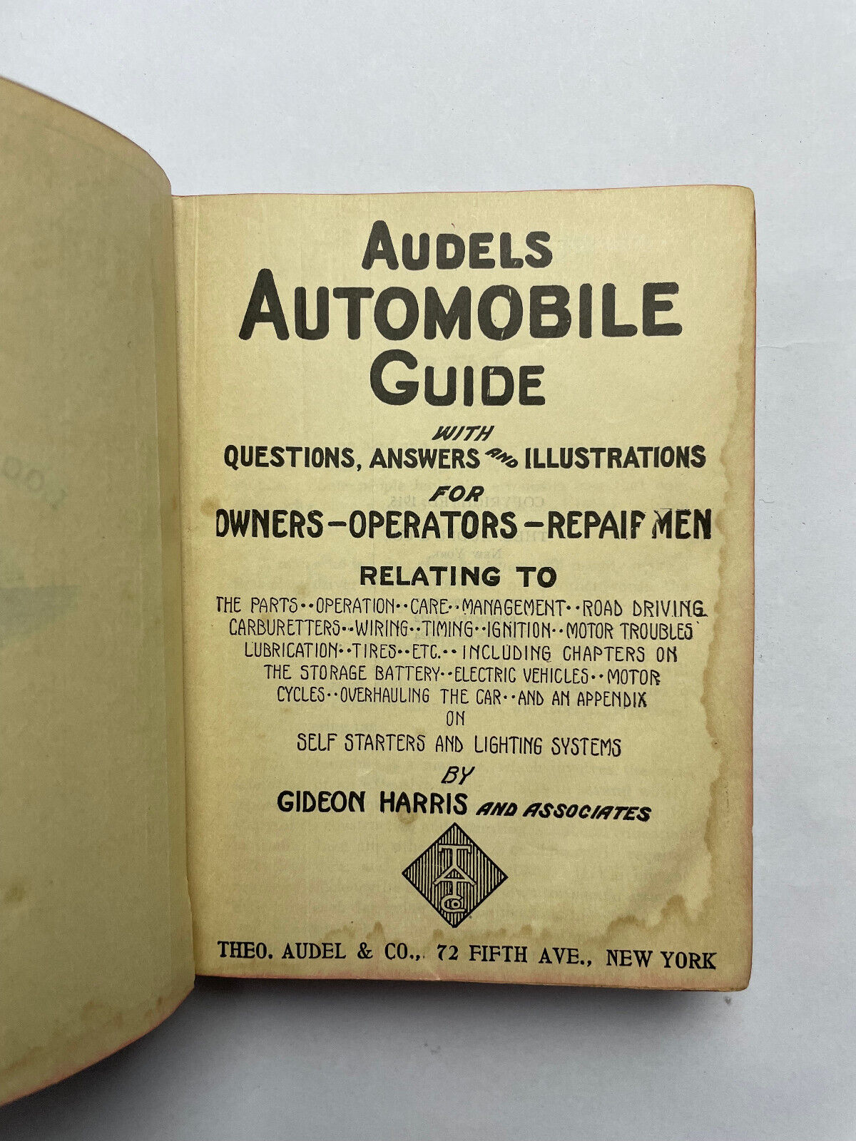Audels Automobile Guide; With Questions, Answers and Illustrations for Owners-Op