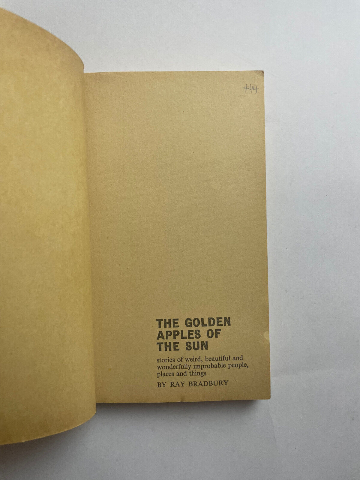 The Golden Apples of the Sun by Ray Bradbury (English) Corgi Paperback Book