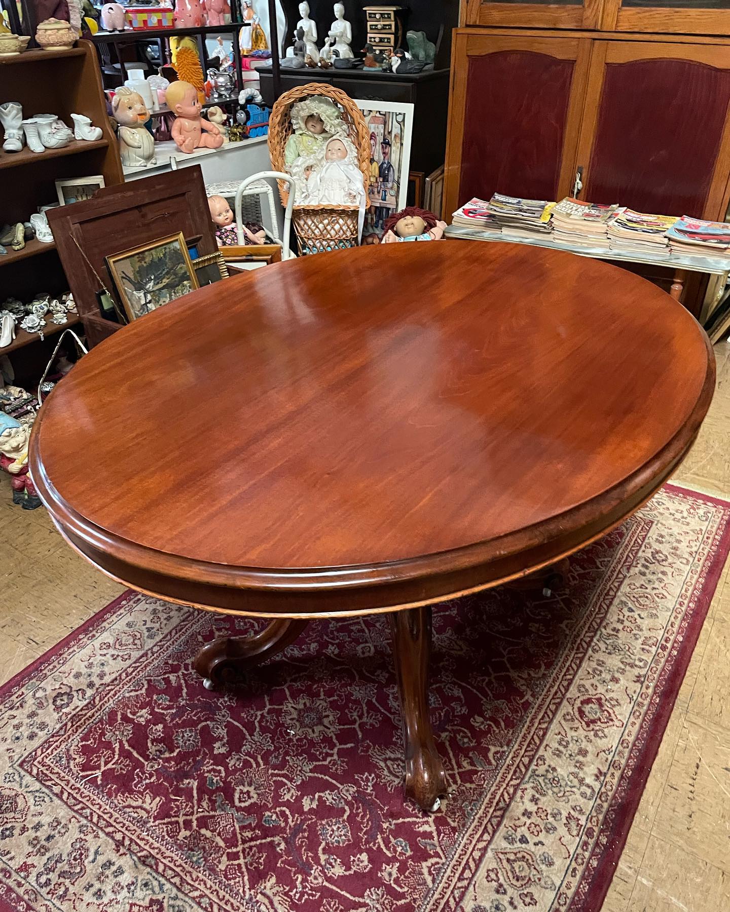 Victorian Mahogany Oval Tilt-top Dining Table