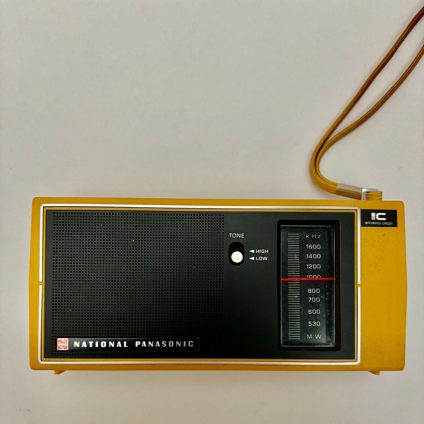 Restorable National Panasonic R-139 Portable Radio in rare yellow