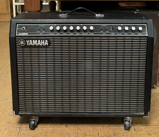 Yamaha HUNDRED B212 Guitar amplifier