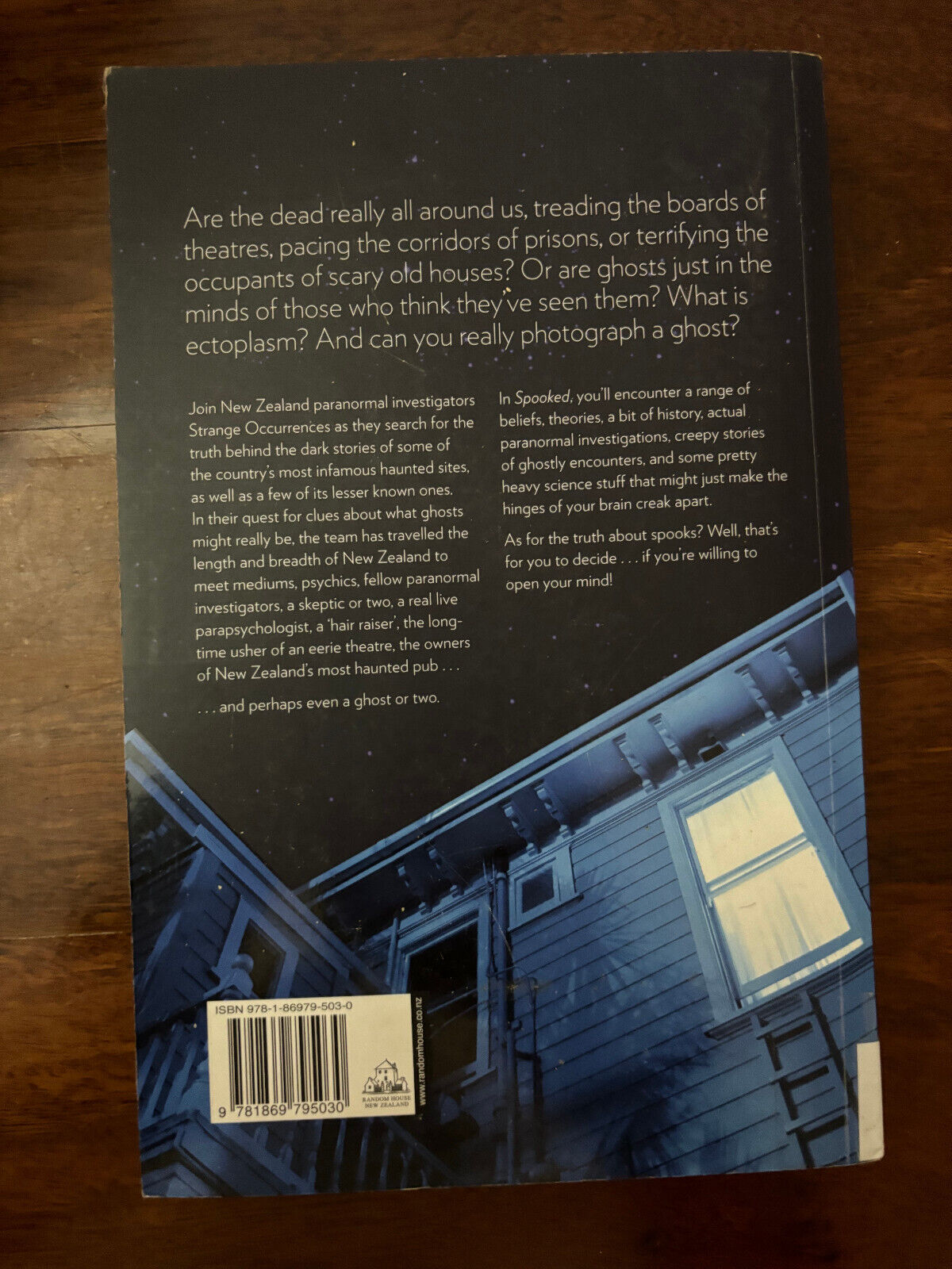 Spooked : exploring the paranormal in New Zealand / Jo Davy & James Gilberd