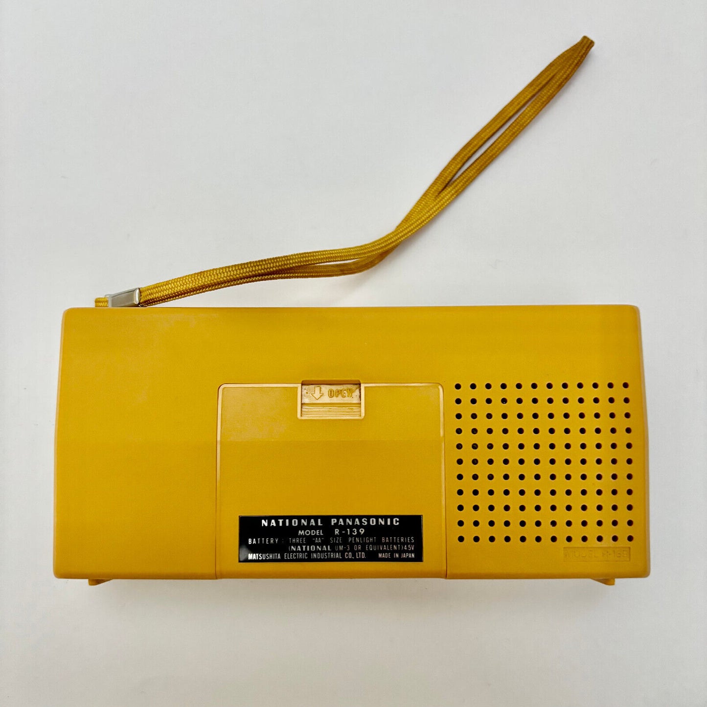 Restorable National Panasonic R-139 Portable Radio in rare yellow