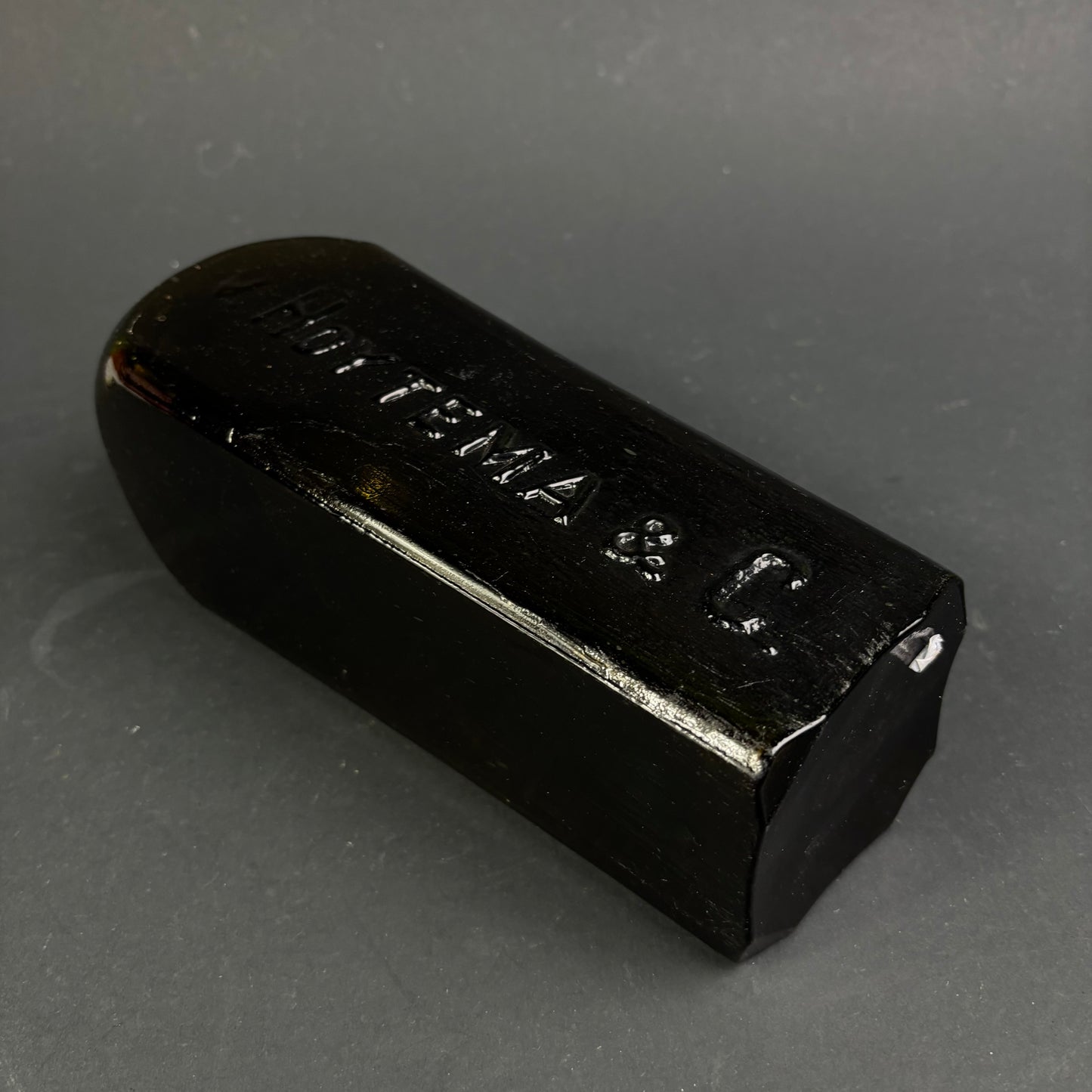 Vintage Hoytema & Co Black Glass Gin Bottle – 30cm – Australian Apothecary Spirit Bottle
