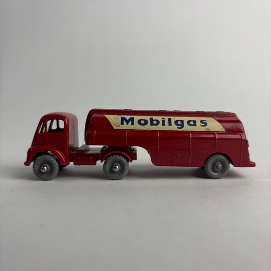 Matchbox Major Pack No. 8 Mobilgas Tanker (Lesney, 1950s) – Excellent with Box