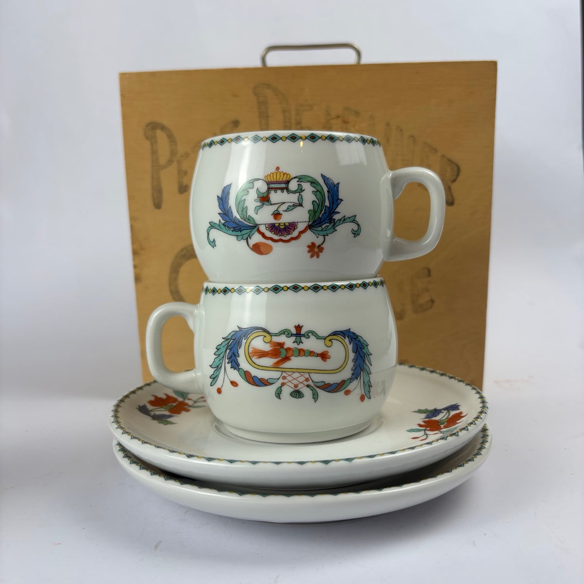 Porcelaine de Paris Pavot breakfast set with floral and ornamental decoration