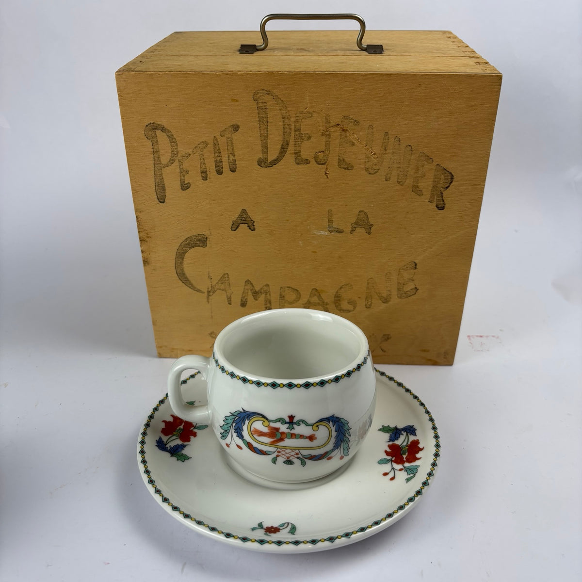 Porcelaine de Paris Pavot breakfast set with floral and ornamental decoration
