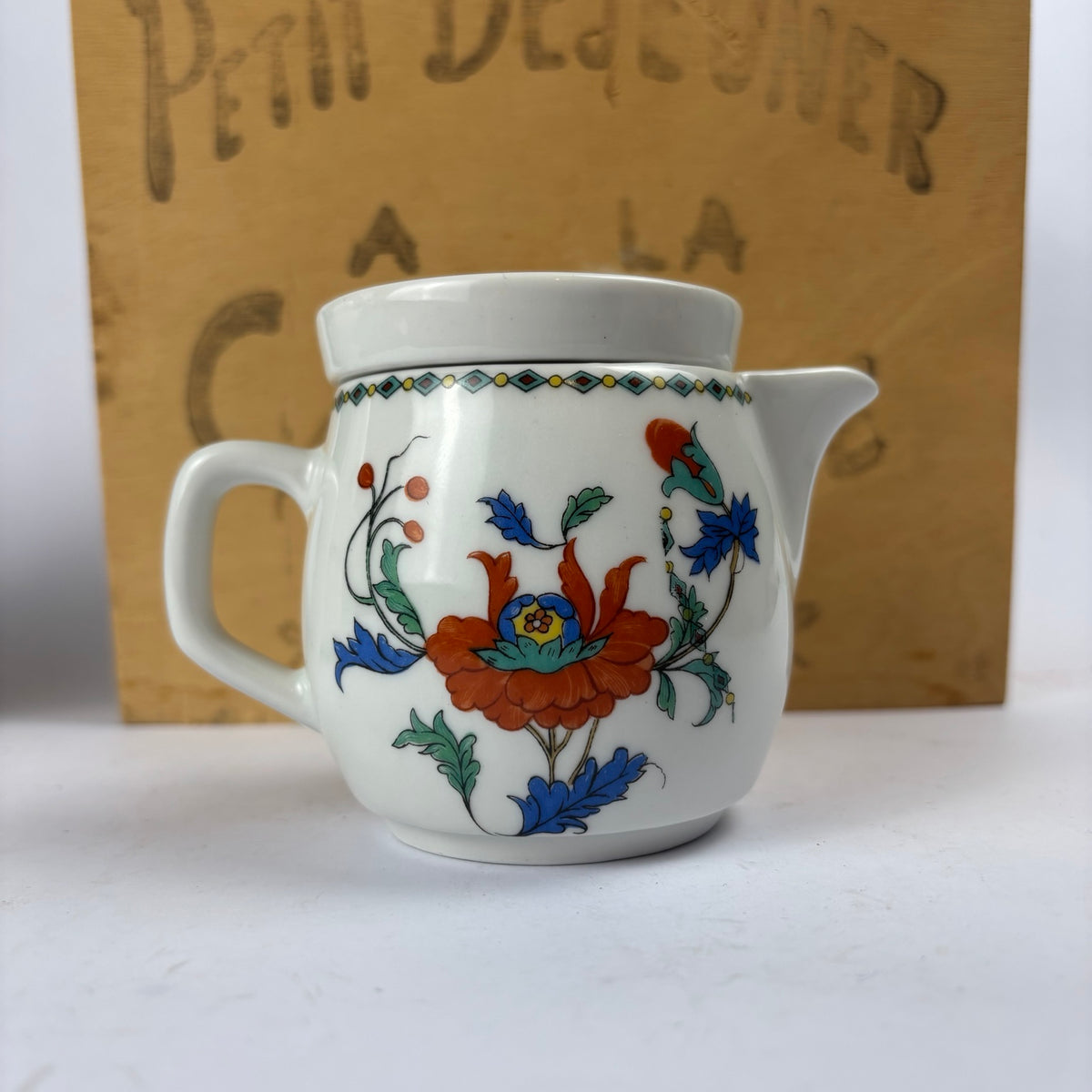Porcelaine de Paris Pavot breakfast set with floral and ornamental decoration