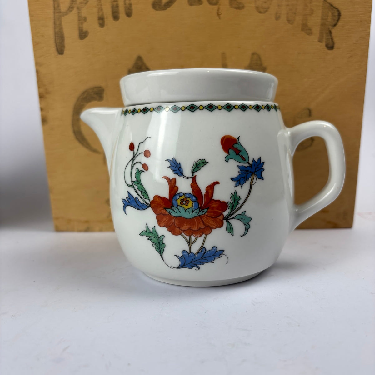 Porcelaine de Paris Pavot breakfast set with floral and ornamental decoration