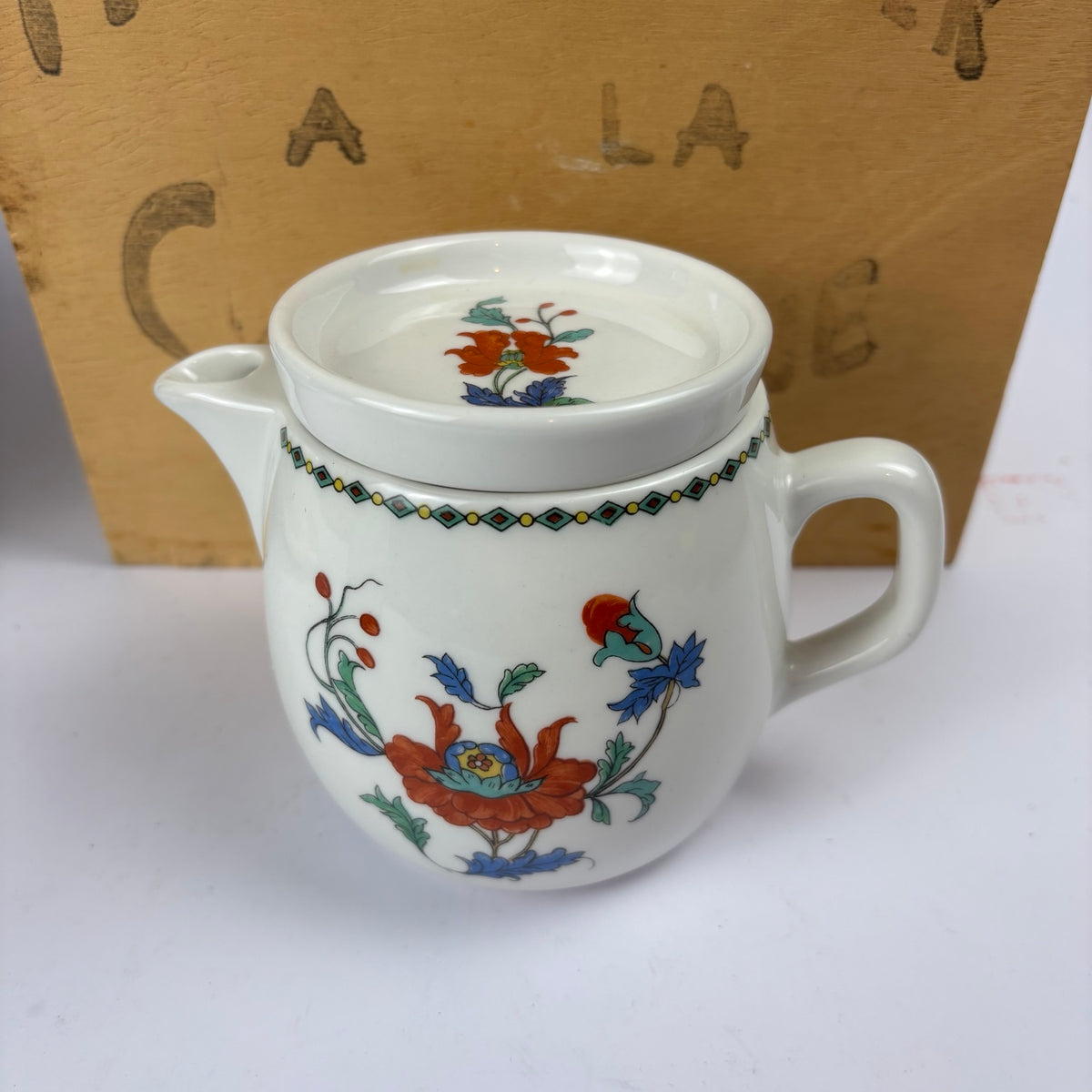 Porcelaine de Paris Pavot breakfast set with floral and ornamental decoration