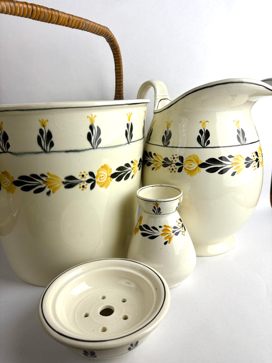Antique George Jones & Sons Crescent Ivory Bathroom Set, circa 1895