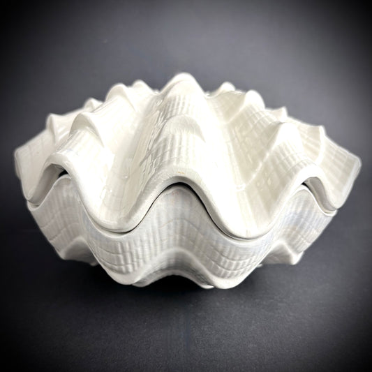 Large ceramic lidded clam shell