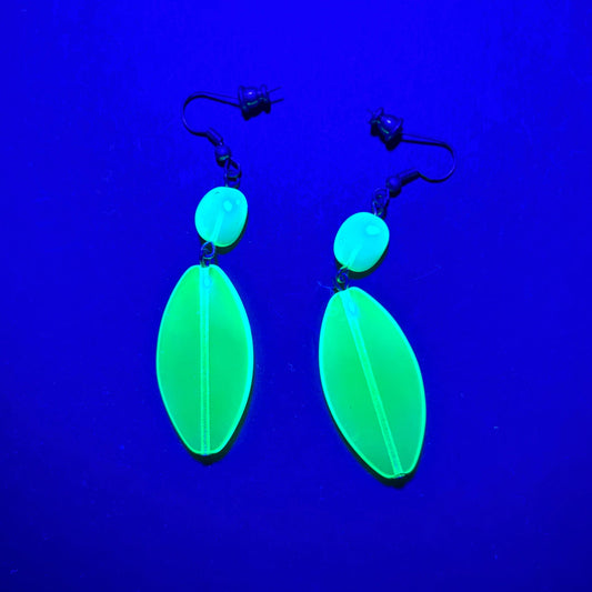 Vintage Uranium Glass Drop Earrings – Glowing UV Reactive Jewellery