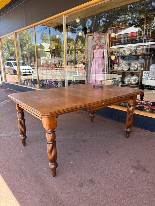 Victorian oak extension dining table