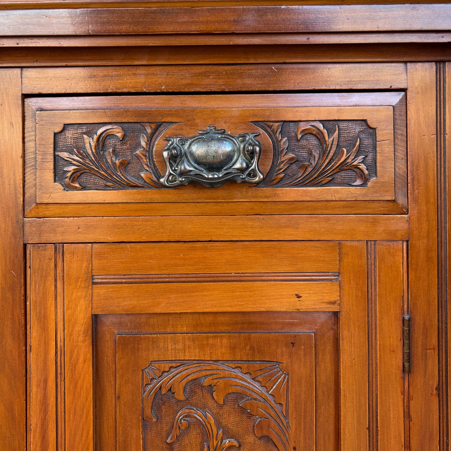 Victorian Carved Walnut Mirror Back Sideboard / Buffet c.1900