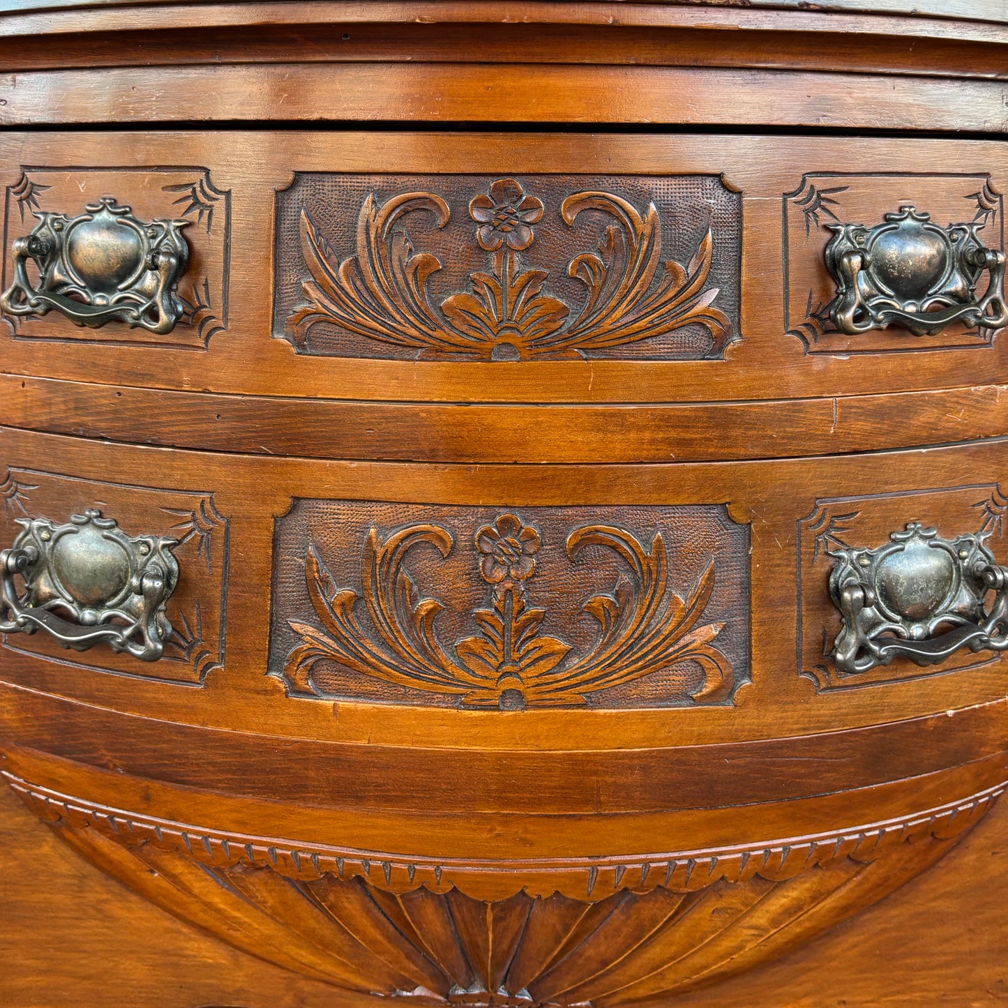 Victorian Carved Walnut Mirror Back Sideboard / Buffet c.1900
