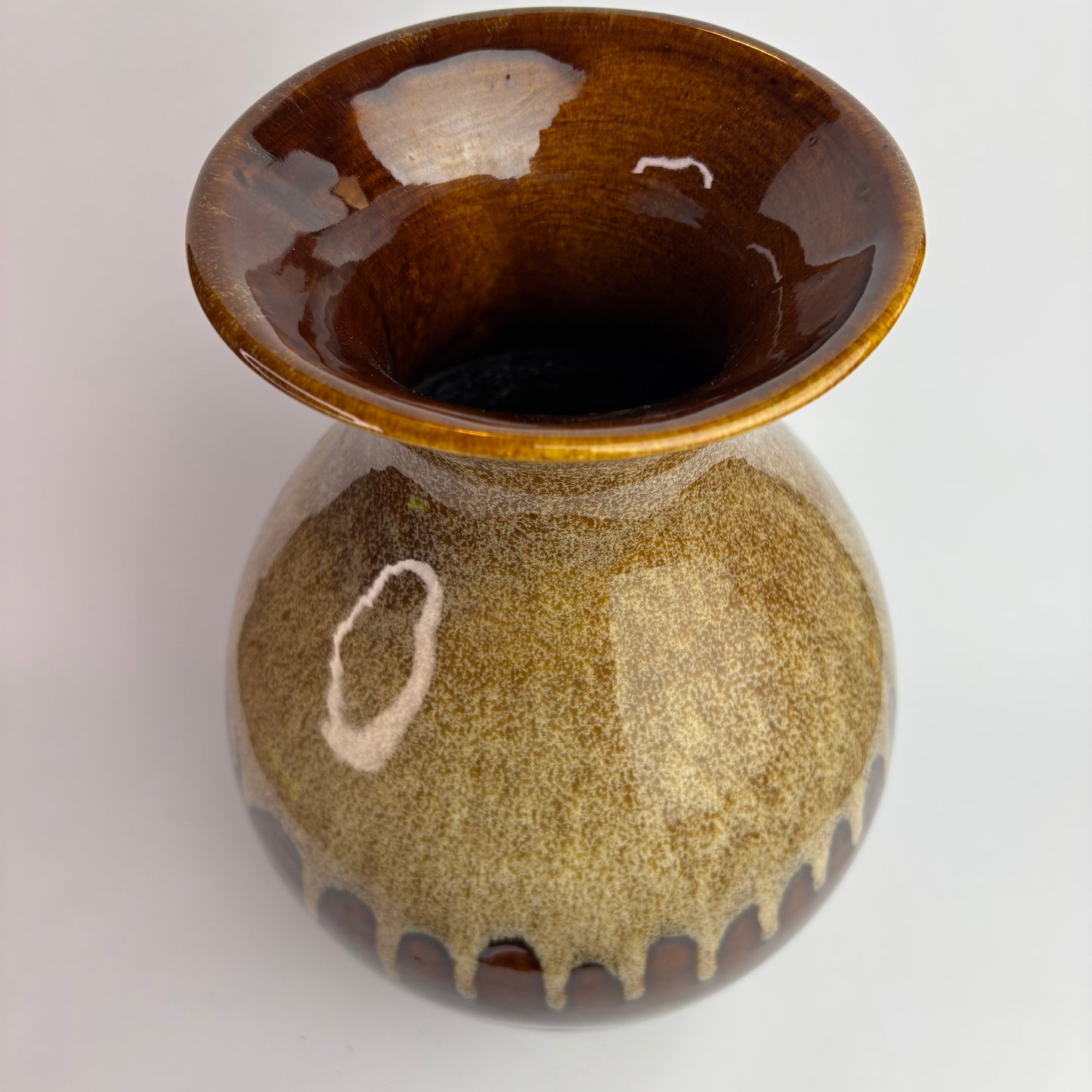 Höf Pottery LargHöf Pottery Large 33cm Vase – Drip Glaze – Western Australia Studio Ceramice Bottle Vase – 33cm – Olive & Chocolate – Western Australia Studio Ceramic (Copy)