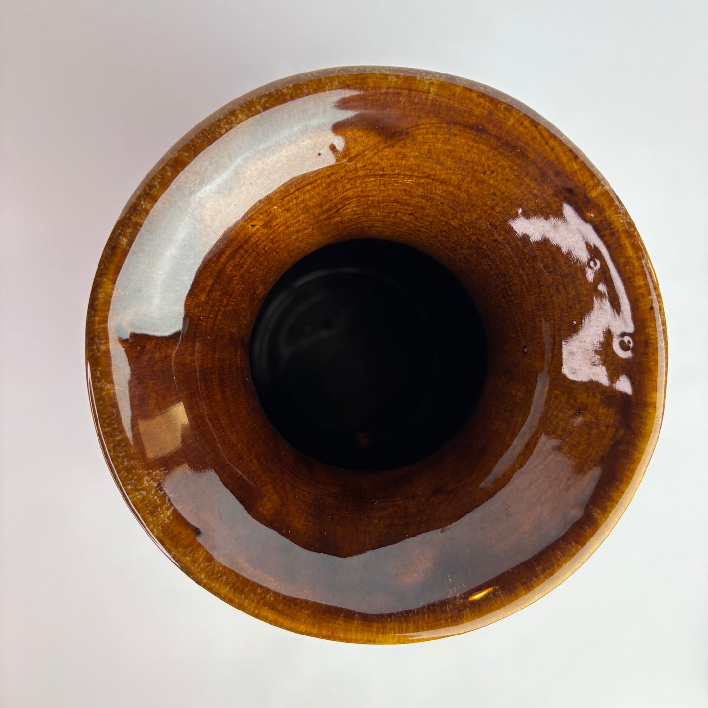 Höf Pottery LargHöf Pottery Large 33cm Vase – Drip Glaze – Western Australia Studio Ceramice Bottle Vase – 33cm – Olive & Chocolate – Western Australia Studio Ceramic (Copy)