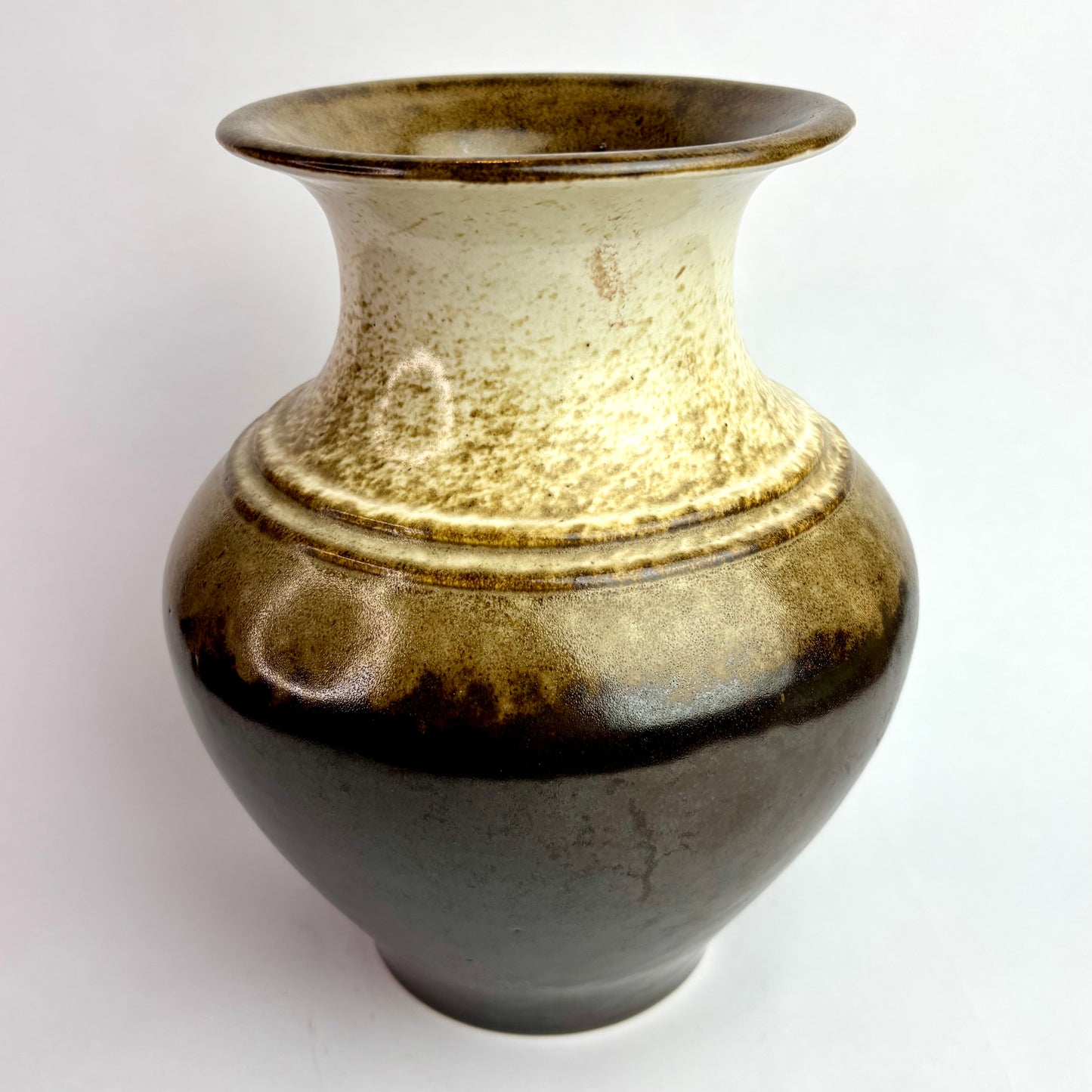 Höf Pottery Vase – 22cm – Cream & Iron Glaze – Western Australia Studio Ceramic