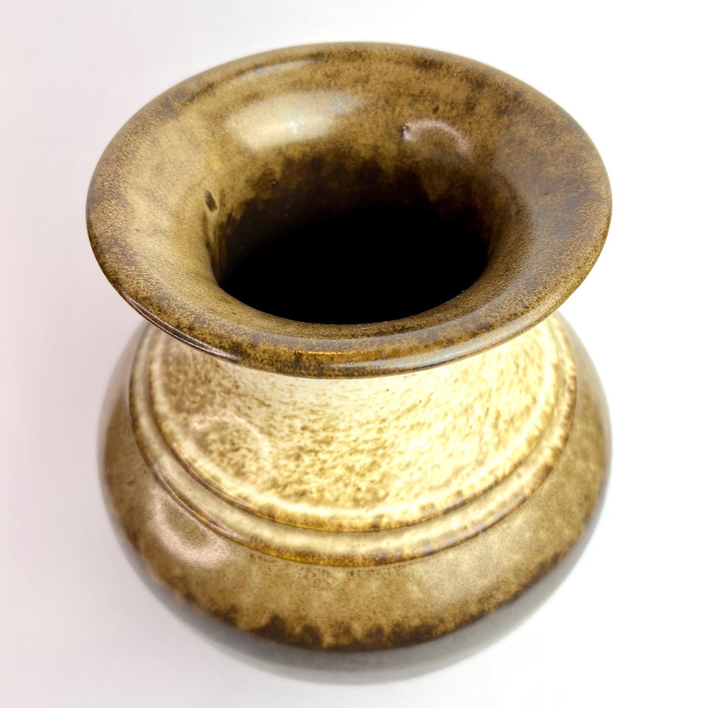 Höf Pottery Vase – 22cm – Cream & Iron Glaze – Western Australia Studio Ceramic