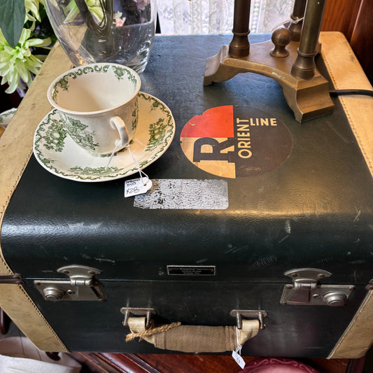 Hat box and rabbit salt & pepper shakers