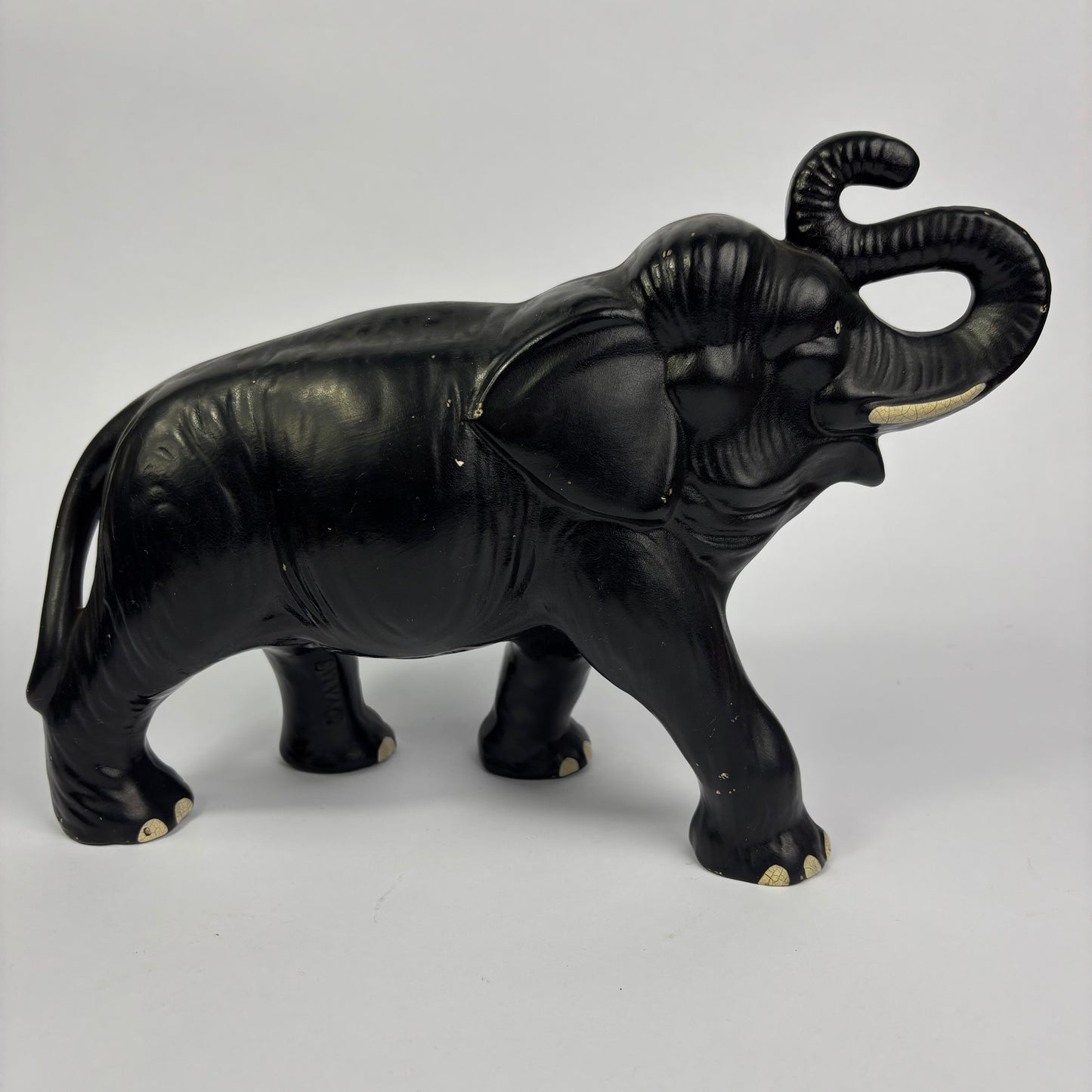 Pair of Vintage SylvaC Black Elephant Figurines No. 77 – Made in England