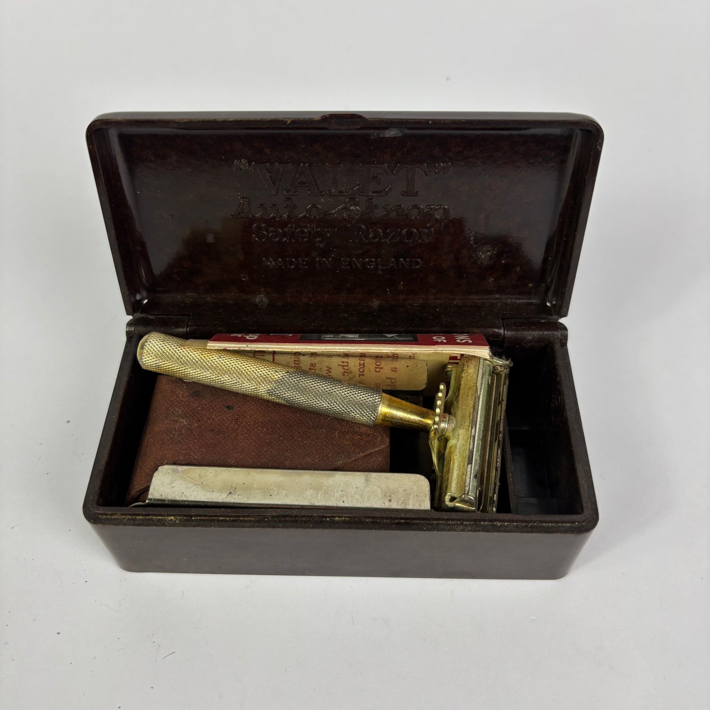 Vintage Valet Auto Strop Safety Razor Set with Bakelite Case, Strop & Blade Holder