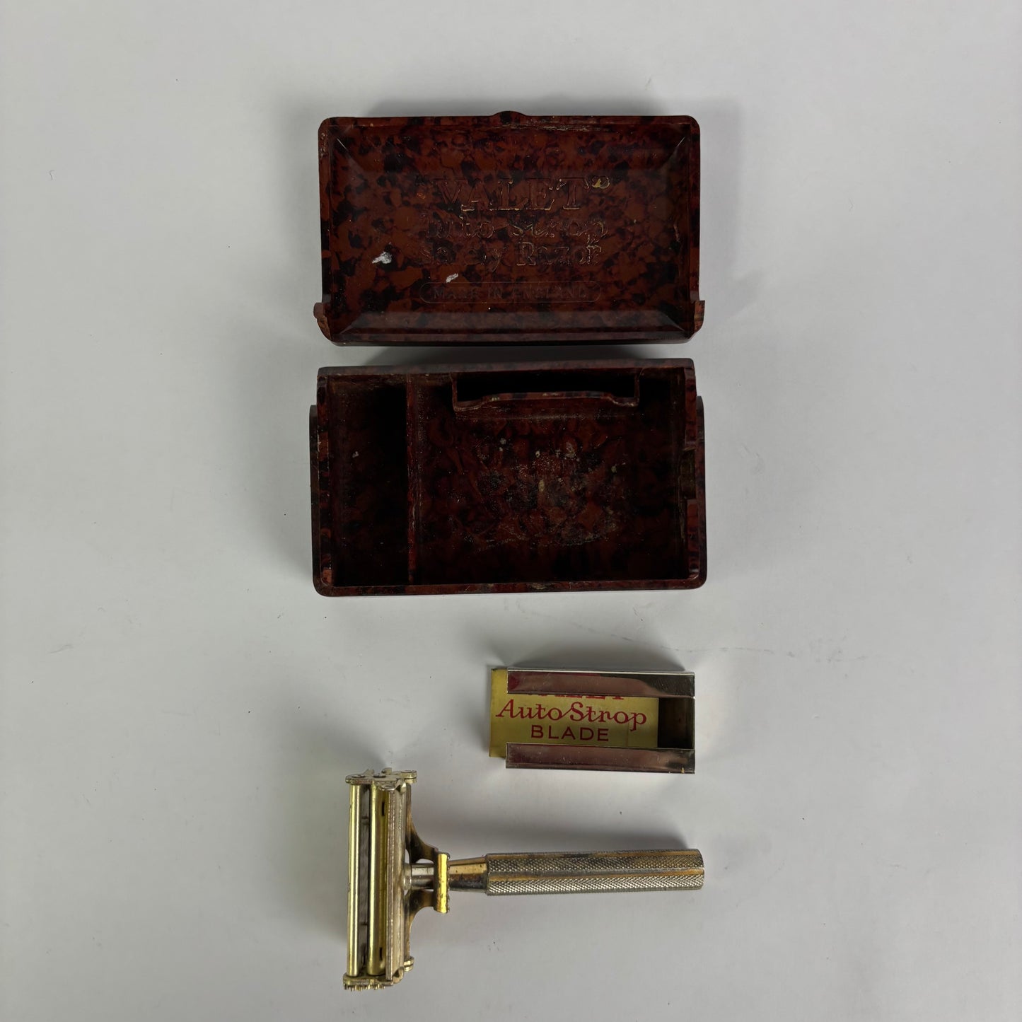 Vintage Valet Auto Strop Safety Razor Set with Bakelite Case, Strop & Blade Holder