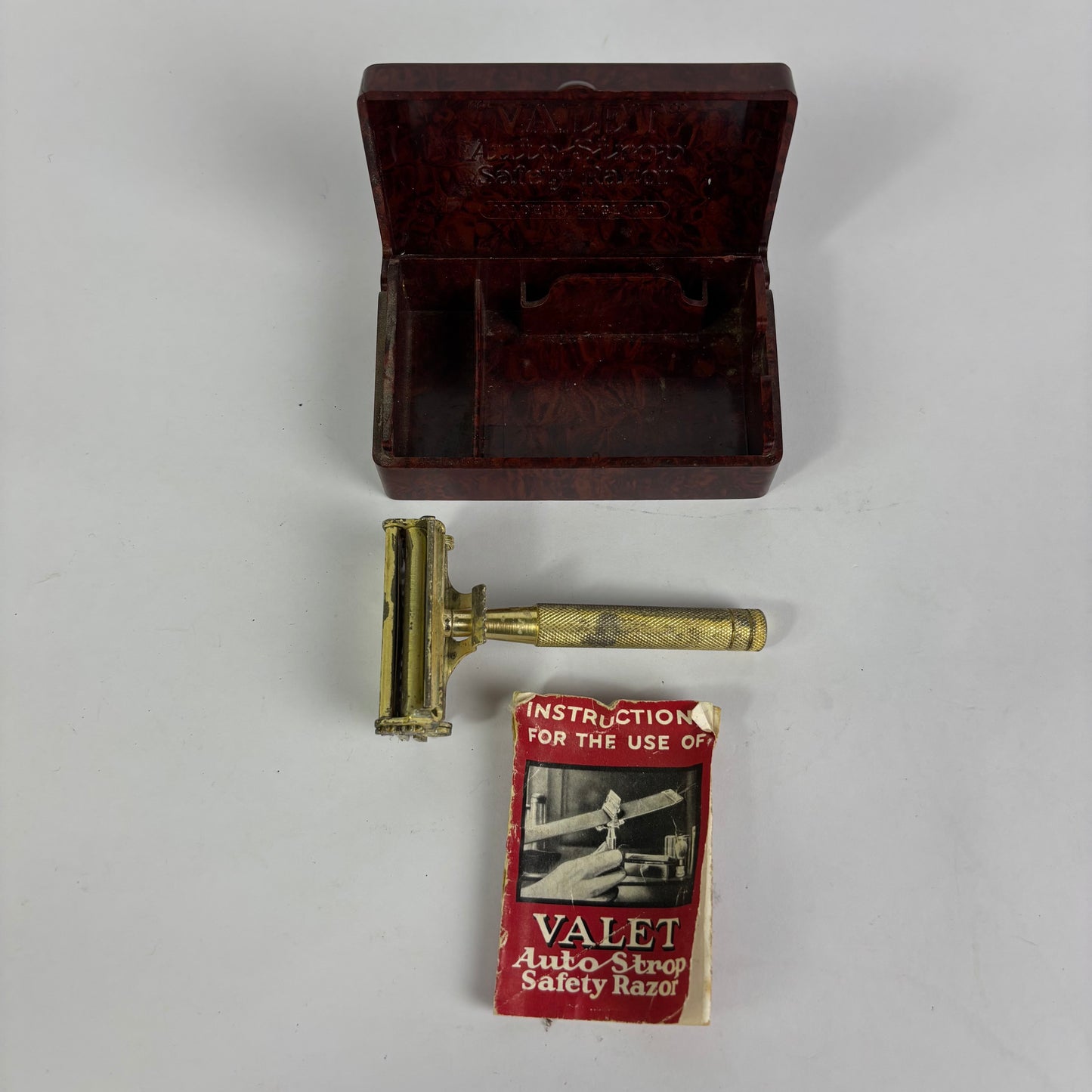 Vintage Valet Auto Strop Safety Razor Set with Bakelite Case