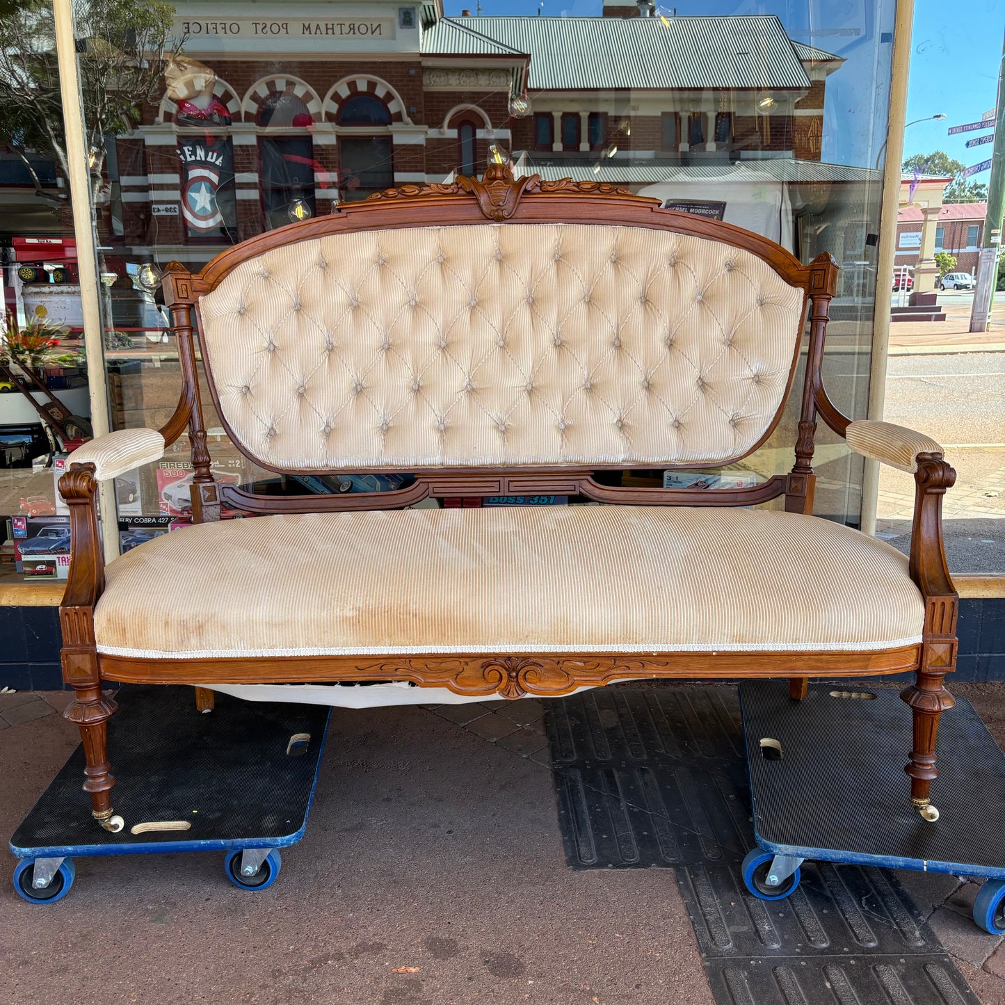 Antique Victorian Walnut Two-Seater Settee with Button Back