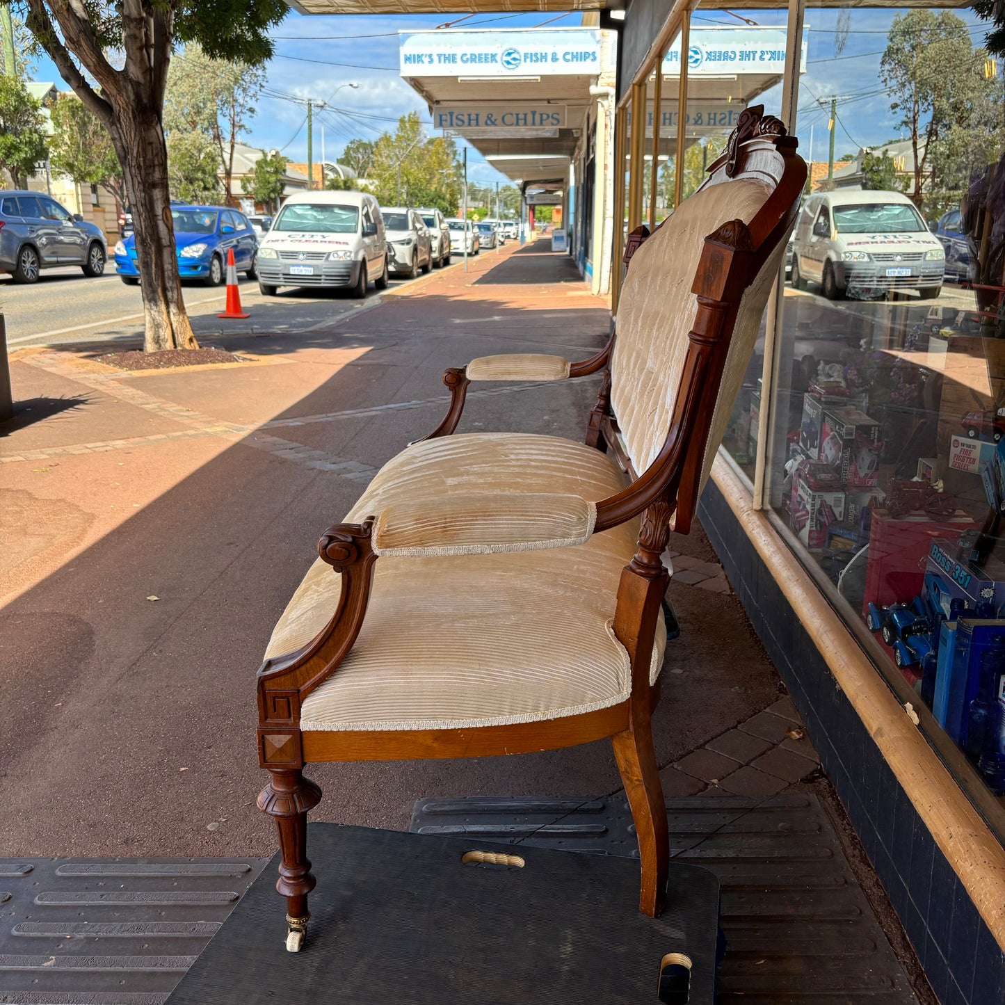 Antique Victorian Walnut Two-Seater Settee with Button Back