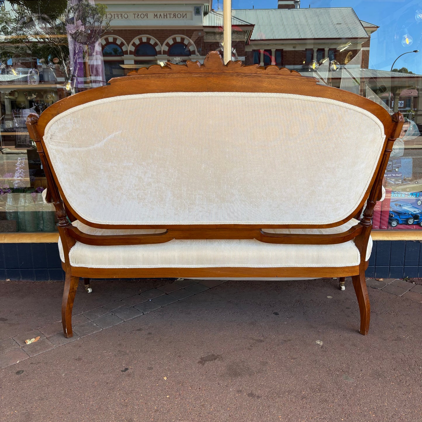 Antique Victorian Walnut Two-Seater Settee with Button Back