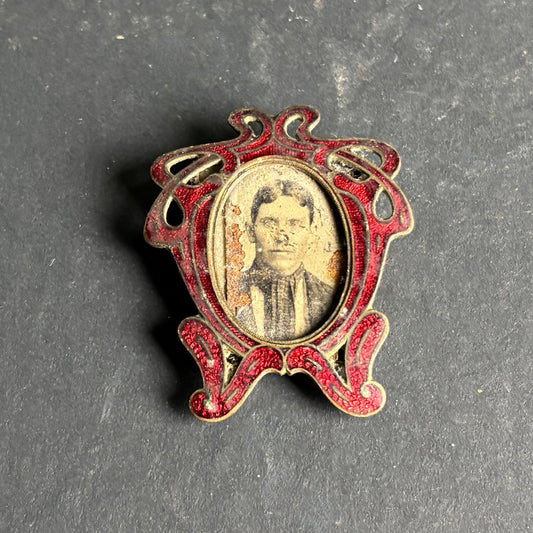 Victorian Memorial Photo Brooch – Red Enamel Frame c.1900