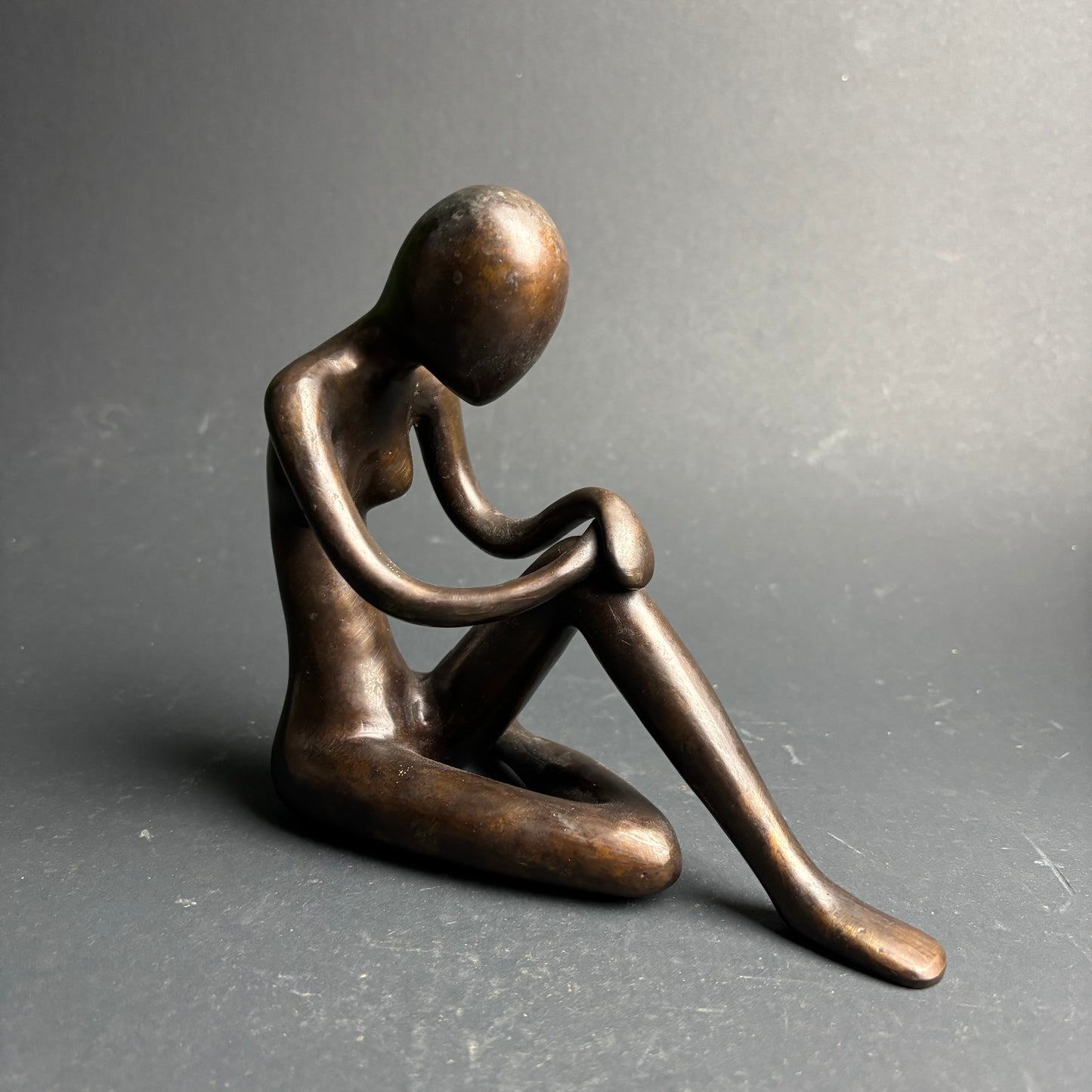 Vintage Abstract Seated Female Figure Sculpture – Bronze Tone